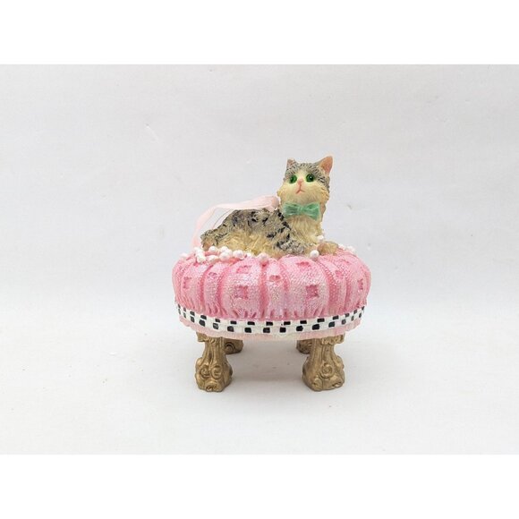 Pampered Cat Christmas Ornament Ottoman Pouf Resin Hanging 2.45" Read - Picture 1 of 11
